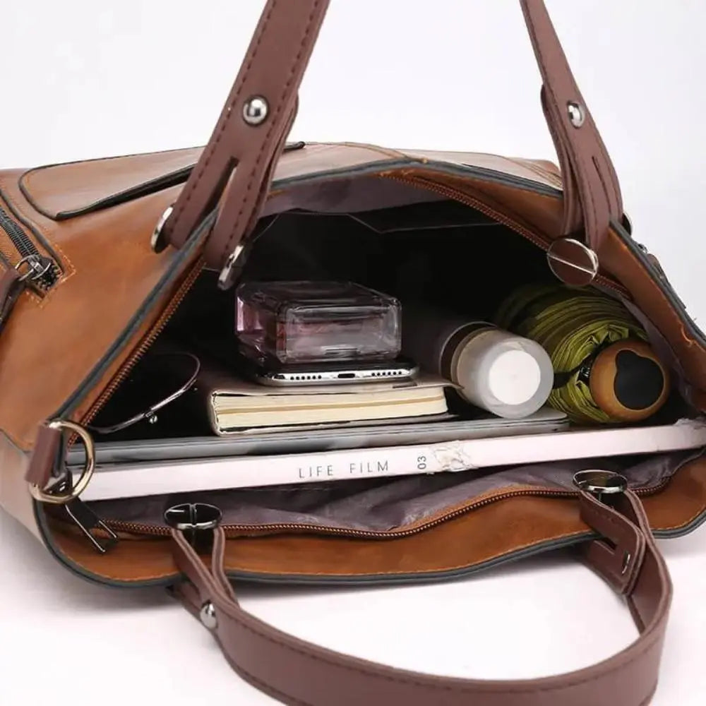Ilse's Classic Chic Shoulder Bag