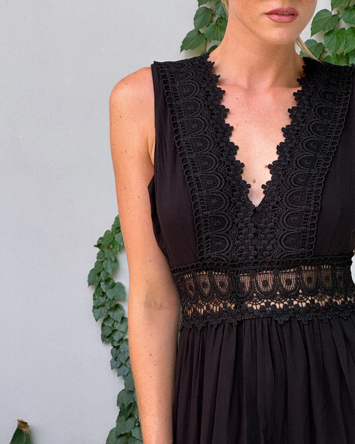 Clara | V-Neck Lace Dress