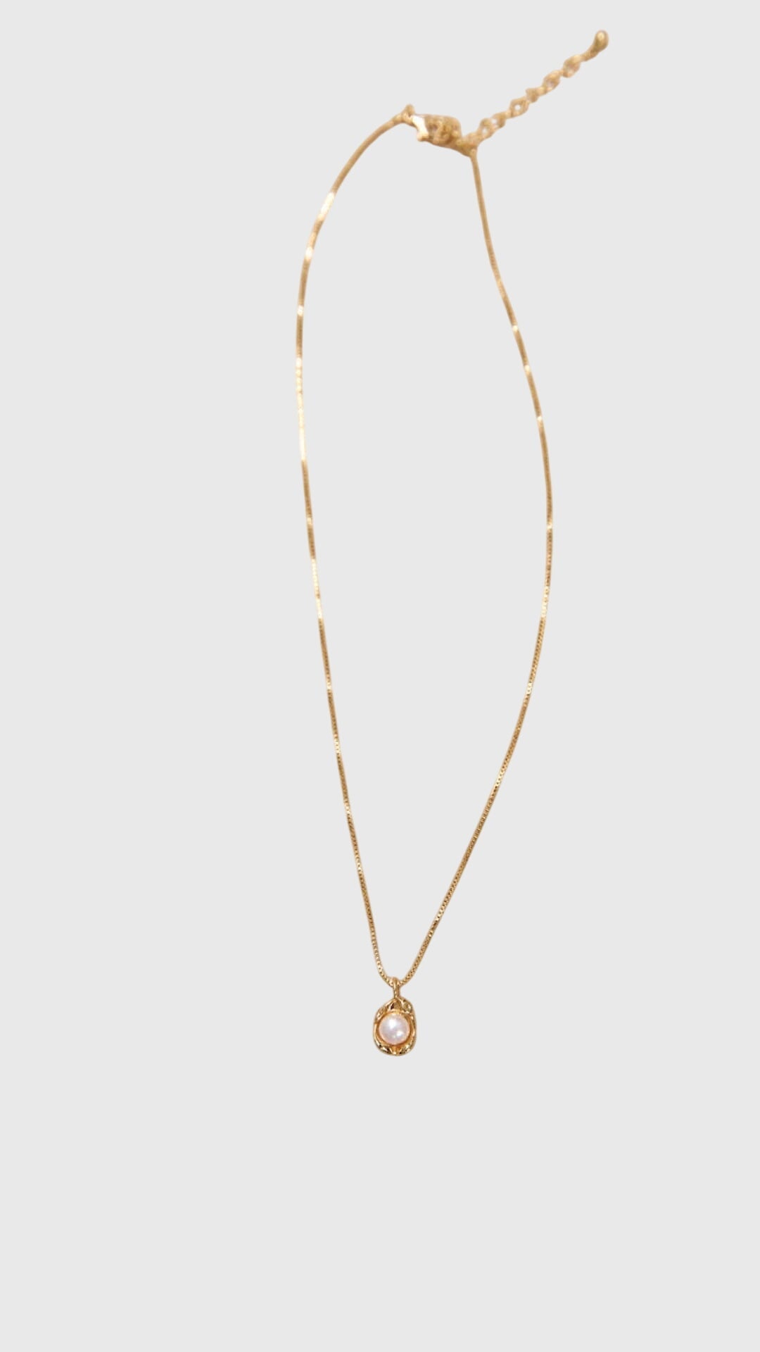 Bailey | Elegant Gold Pearl Pendant Necklace