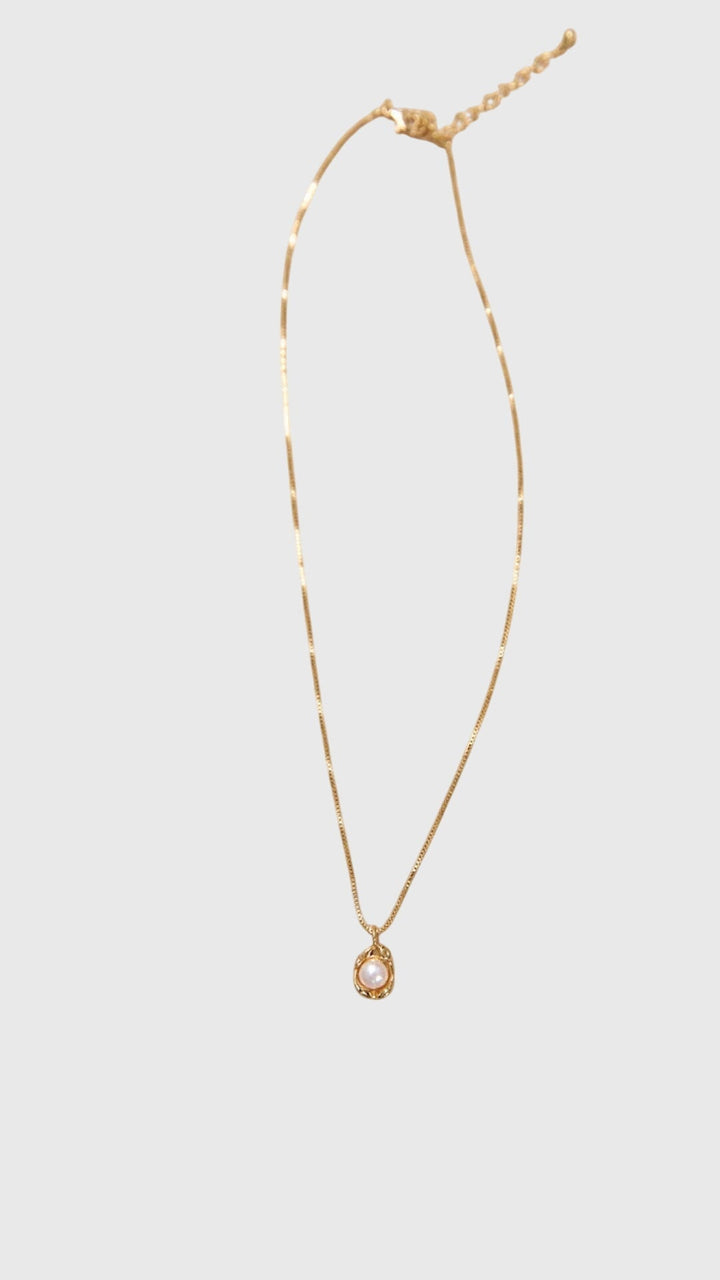 Bailey | Elegant Gold Pearl Pendant Necklace