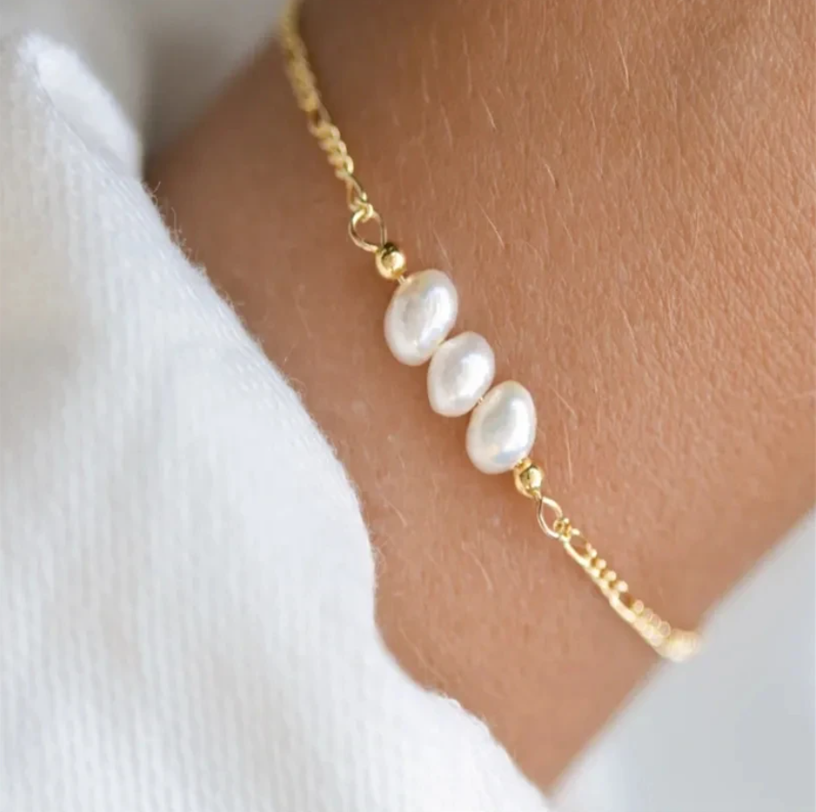 Three-Pearl Wool Bracelet
